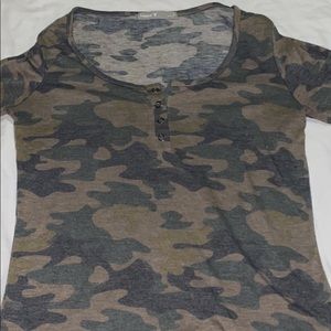 Camouflage long sleeve with buttons